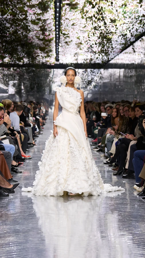 Christian Dior Haute Couture весна-літо — 2026: як минув показ дебютної кутюрної колекції Джонатана Андерсона 