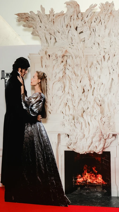 Як пройшов допрем'єрний показ стрічки «Буремний перевал» з Марго Роббі та Джейкобом Елорді