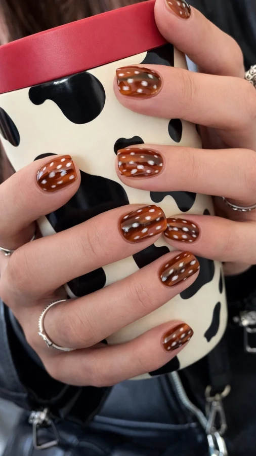 Bambi core — новий ніжний нейл-тренд, який замінює «леопард»