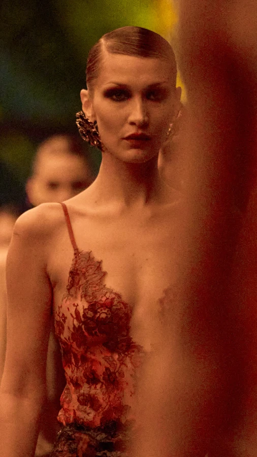 Saint Laurent осінь-зима — 2026/27: Ентоні Ваккарелло переосмислює культовий Le Smoking і формує нову мову ідентичності 