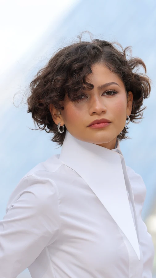 Зендая з’явилася з новою стрижкою біксі: чому цей мікс боба і піксі стане трендовою зачіскою весни-літа — 2026