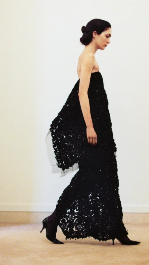 7 стилістичних прийомів з показу The Row, які визначають тренди 2026 року 