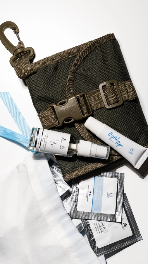 Український бренд EcoProf Cosmetics розробив косметички для військових, які перебувають у польових умовах