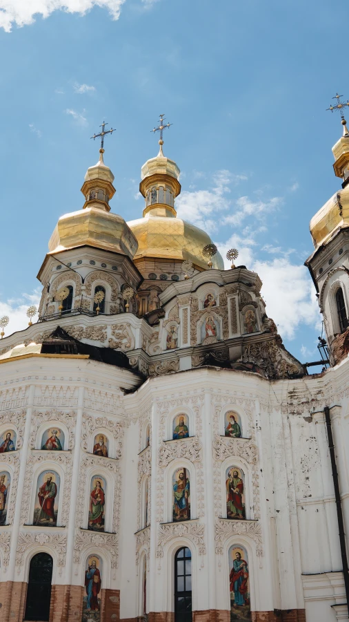 OLIZ представив колекцію «Лавра»: весь прибуток буде спрямовано на відновлення Успенського собору 