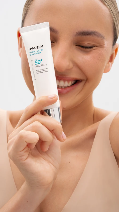 Один із перших SPF з екзосомами та 10 формами гіалуронової кислоти: новинка Dermafirm, яка поєднує сонцезахист і догляд