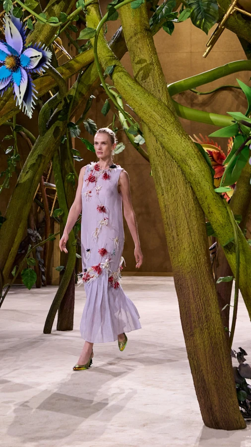 Казковий пролог нового кутюрного показу Chanel haute couture осінь-зима — 2026/27: культурні відсилання у роботі Матьє Блазі