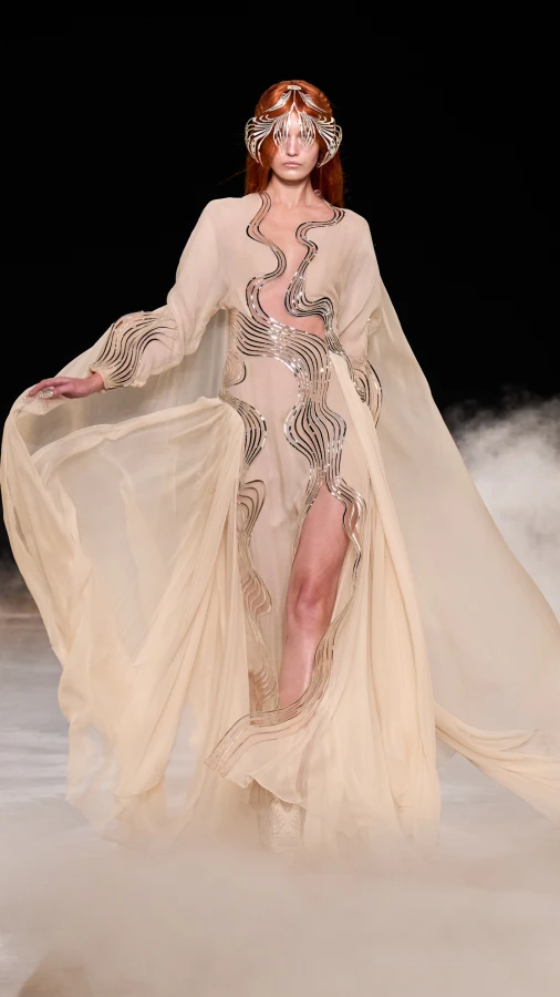 Iris van Herpen створила колекцію Haute Couture осінь-зима — 2026/27, яку неможливо повністю контролювати