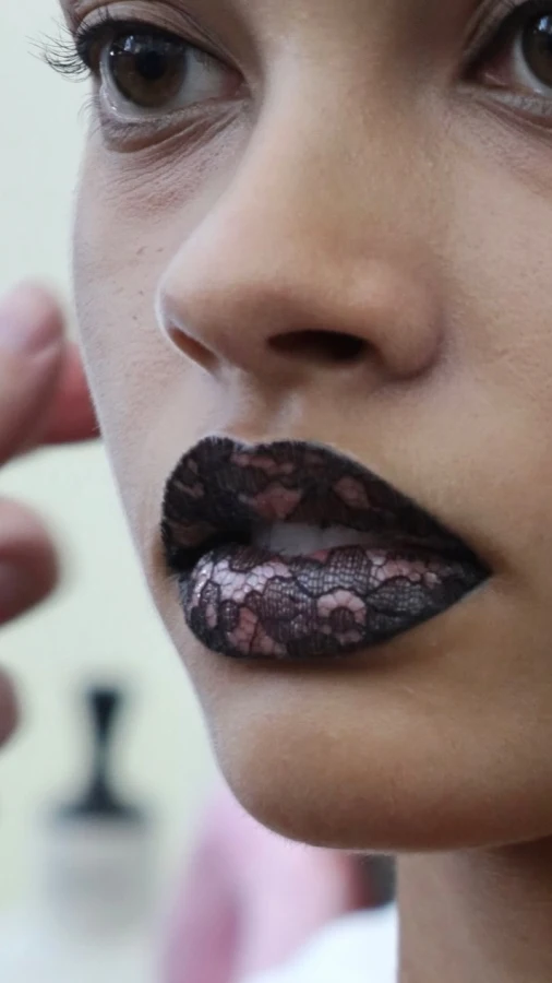 7 б'юті-прийомів, які haute couture перетворить на осінні тренди