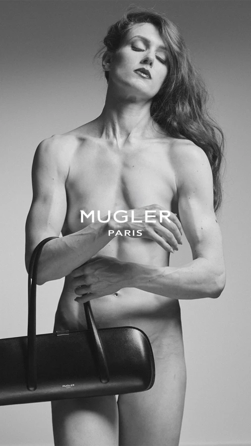 Mugler представив кампейн першої колекції сумок Мігеля Кастро Фрейтаса з оголеною жінкою-бодібілдеркою у головній ролі 