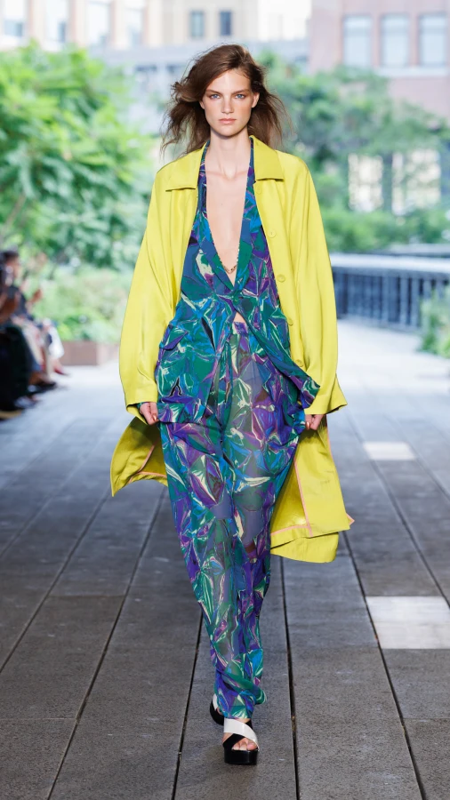 Нове життя культової сукні Diane von Furstenberg 50 років потому