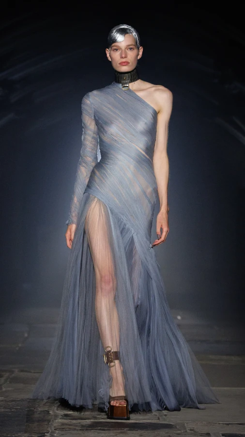 McQueen повертається до Лондона з колекцією весна-літо — 2027