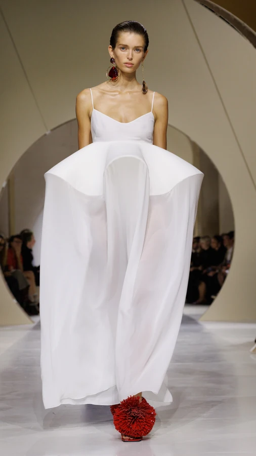 Givenchy весна-літо 2027: 5 деталей, які визначили колекцію