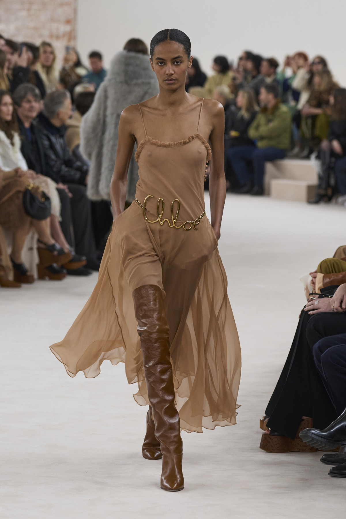 Огляд показу Chloé осінь-зима 2024/25 на Тижні моди у Парижі 