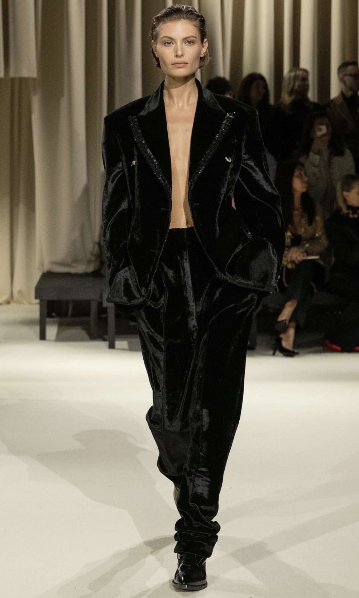 Показ Schiaparelli осінь-зима — 2024/25 на Тижні моди у Парижі 