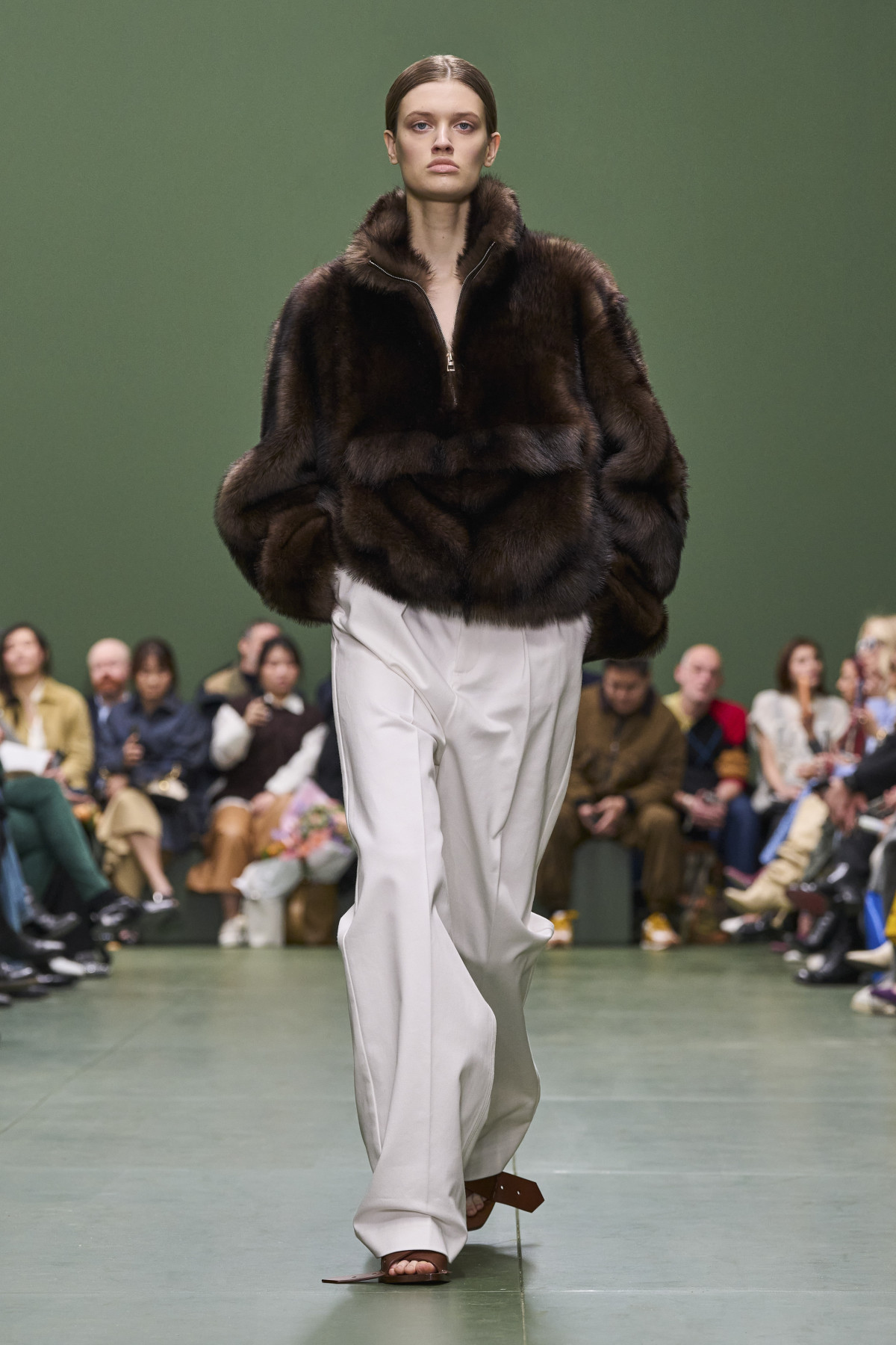 Показ Loewe колекції осінь-зима 2024/25 на Тижні моди у Парижі 
