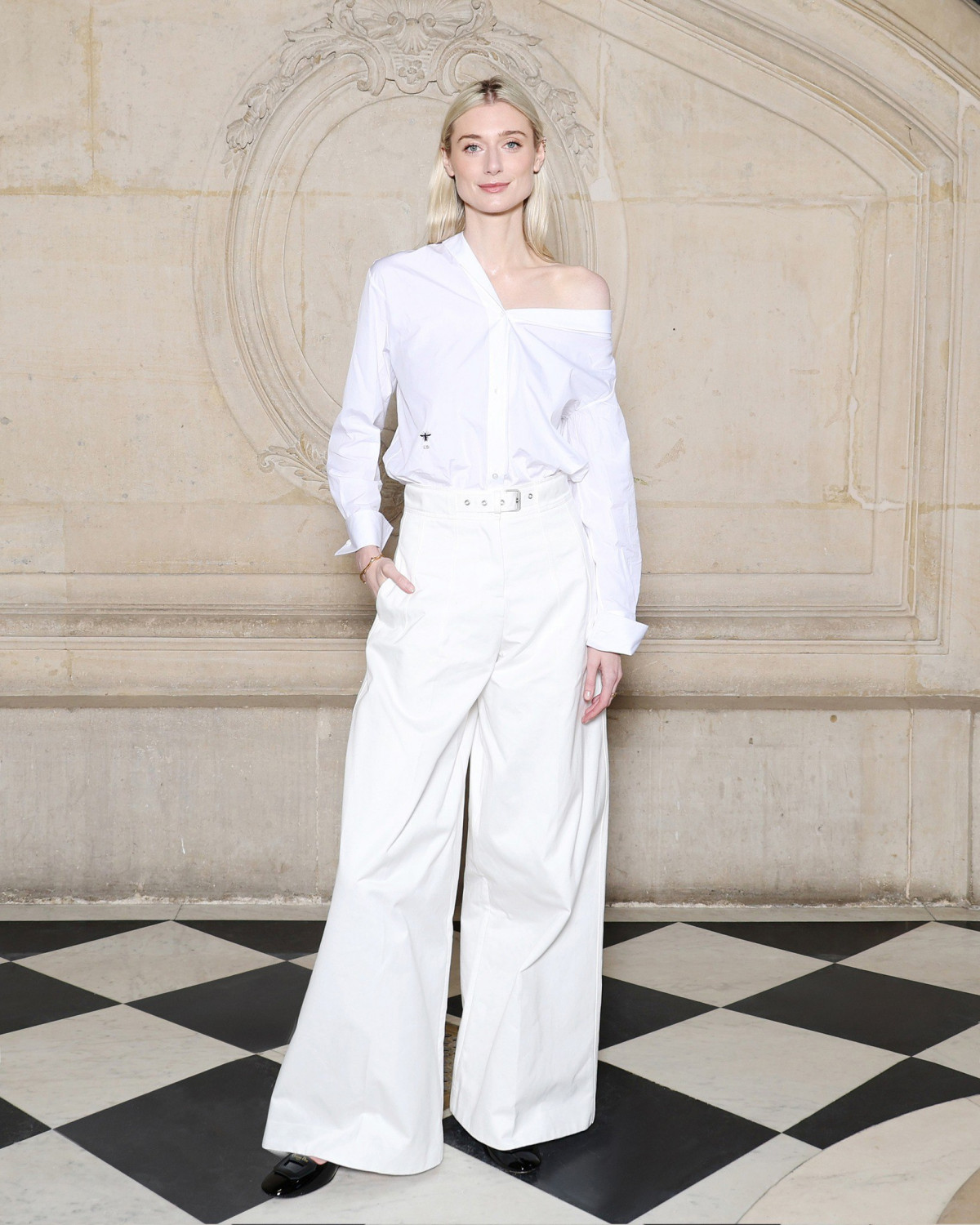 Елізабет Дебікі на показі Christian Dior на Тижні високої моди весна-літо — 2024