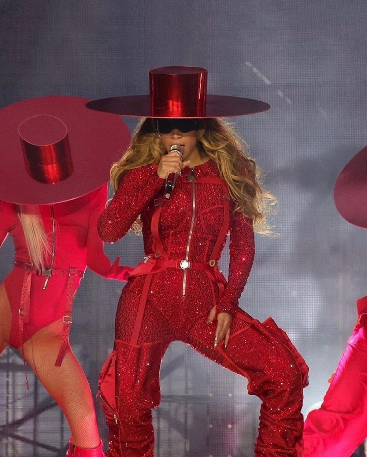 Beyoncé у капелюсі Ruslan Baginskiy 