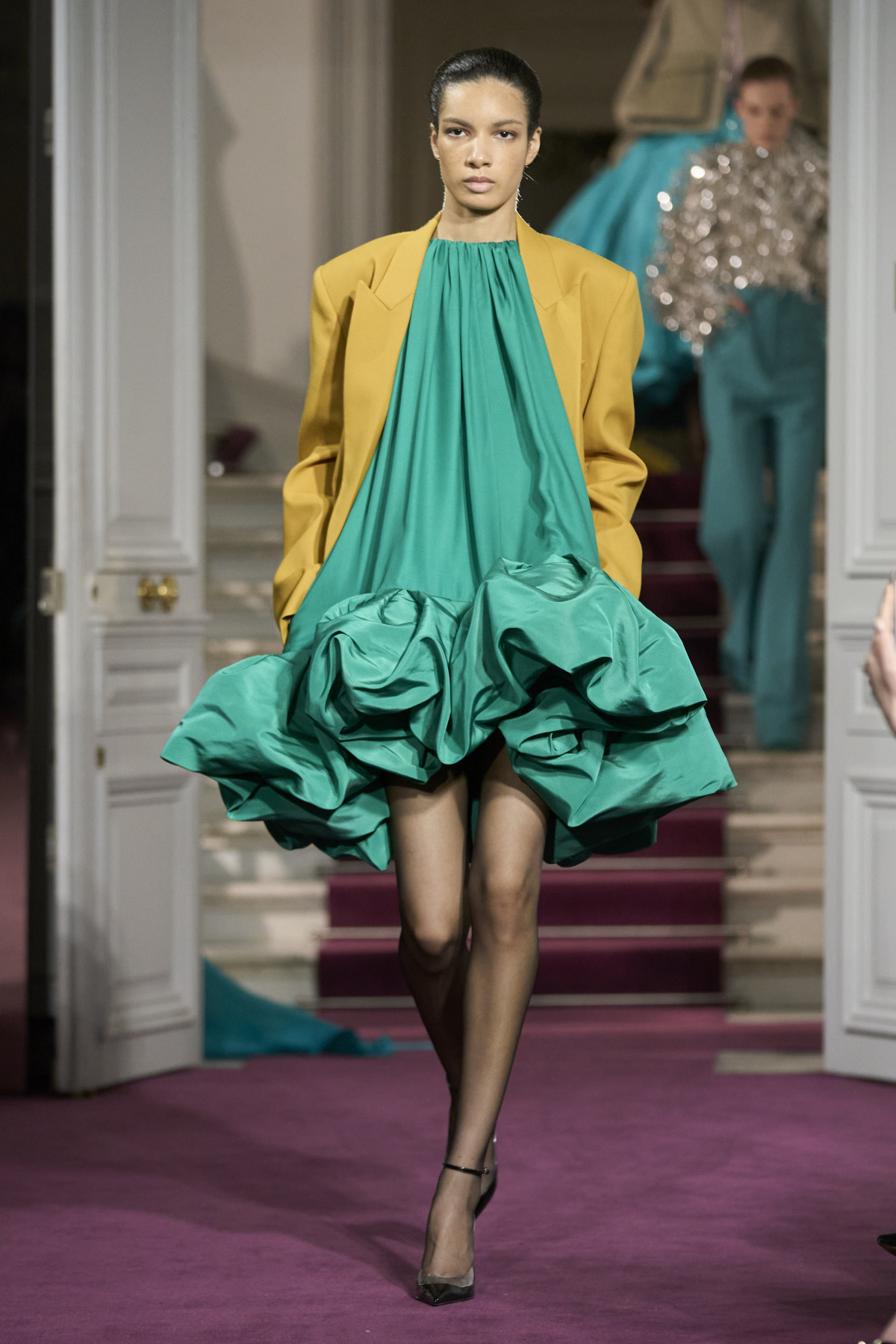 Показ Valentino на Тижні високої моди у Парижі сезону весна-літо — 2024