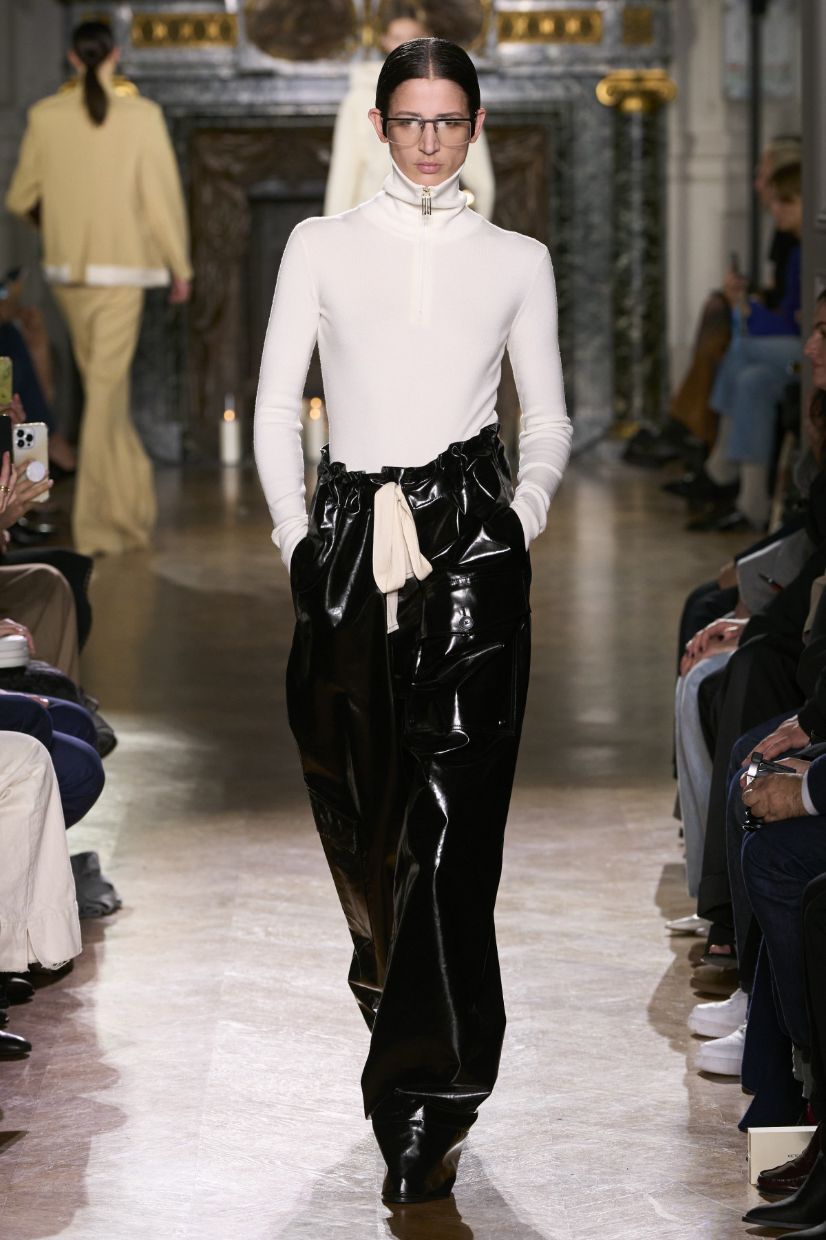 Показ Victoria Beckham колекції осінь-зима — 2024/25 на Тижні моди у Парижі 